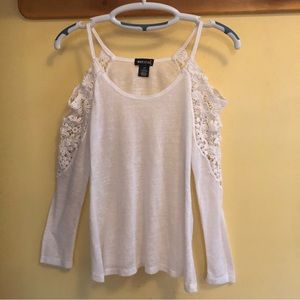 Wet Seal summer top size XS open shoulder crochet decor on sleeve